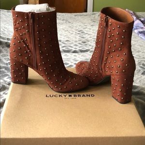 🎉Lucky Brand Zipper 1/2 Boot NWT